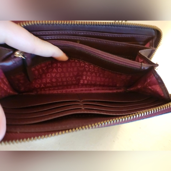 KATE SPADE NY BIXBY PLACE BURGUNDY FINE RIBBED PATENT LEATHER WALLET-EUC 8×4 - Picture 9 of 10